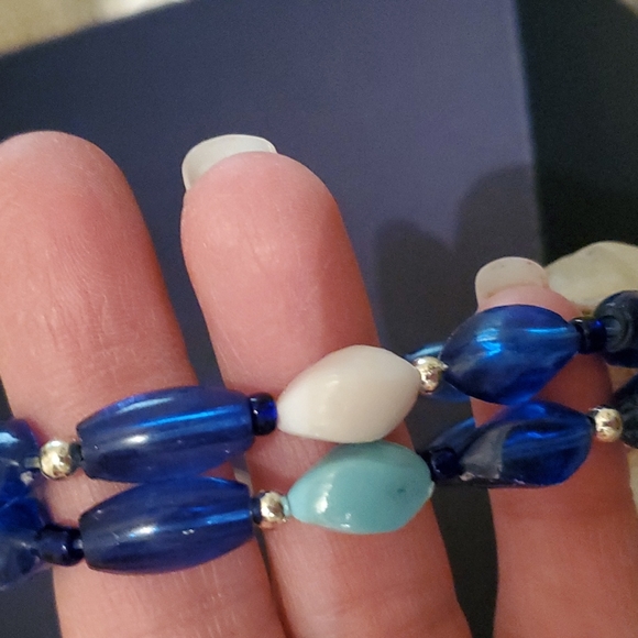 Vintage beaded carved acrylic rose bracelet - Picture 4 of 4